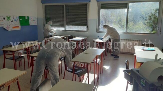 Tre studenti contagiati in due scuole di Pozzuoli: lezioni sospese al “Falcone”