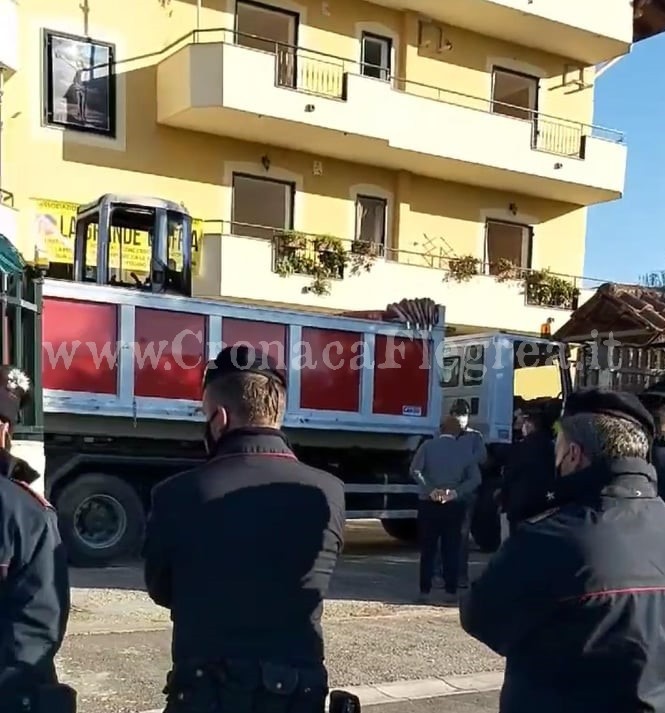 QUARTO/ La ruspa è arrivata in via Beccali: via all’abbattimento della palazzina