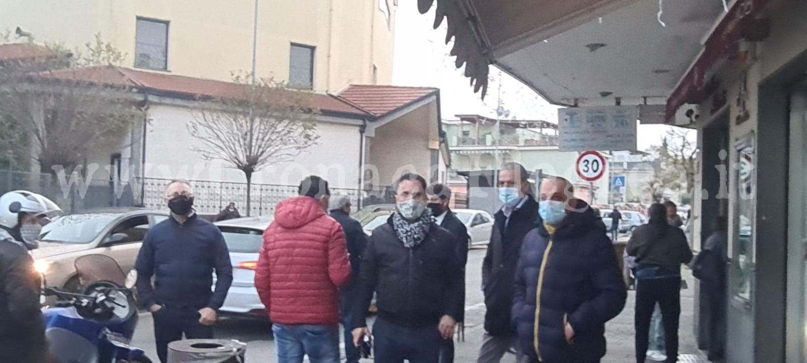 La protesta dei ristoratori di Pozzuoli non si ferma «Contro De Luca dittatore»