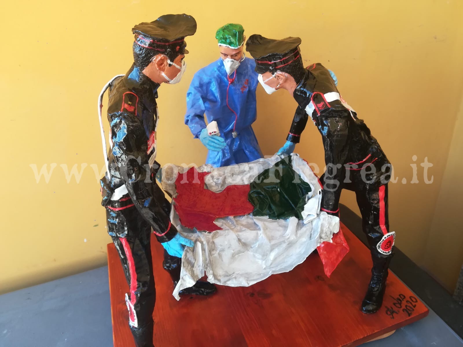 Dai carabinieri un simbolo un dono per medici e infermieri in prima linea contro il Covid