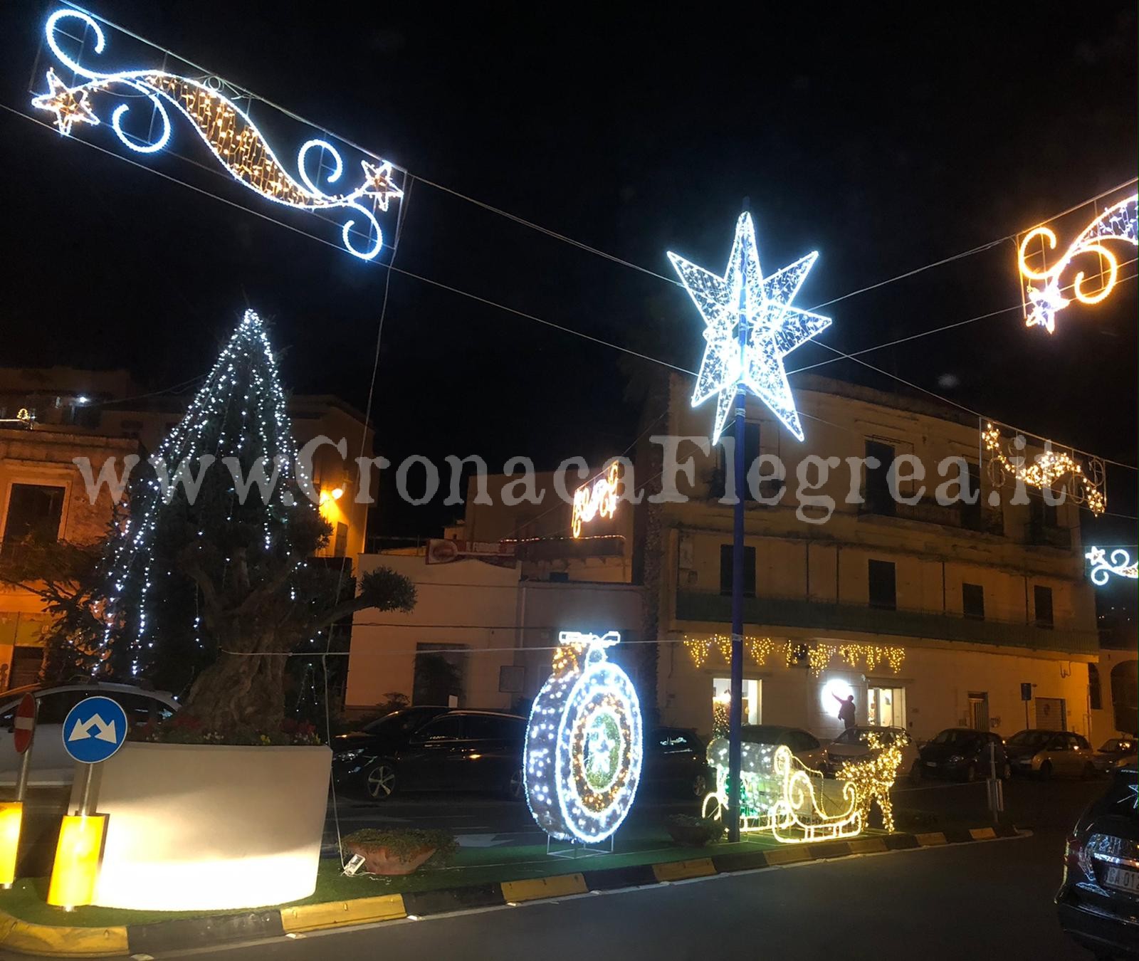 Luminarie e alberi a Monte di Procida: il Covid non ferma la tradizione