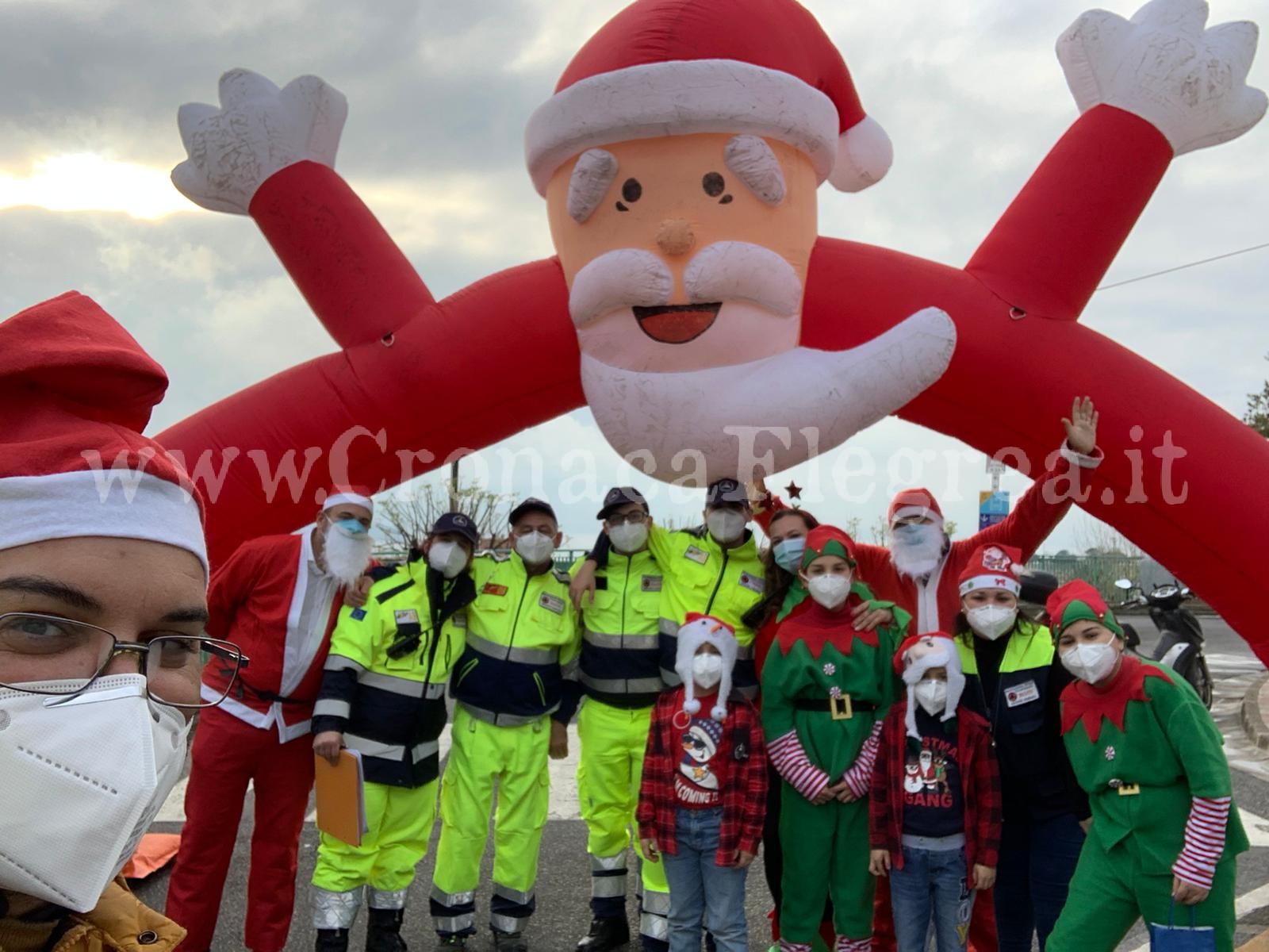 La Protezione Civile fa Babbo Natale a Monte di Procida: regali per 60 bambini indigenti