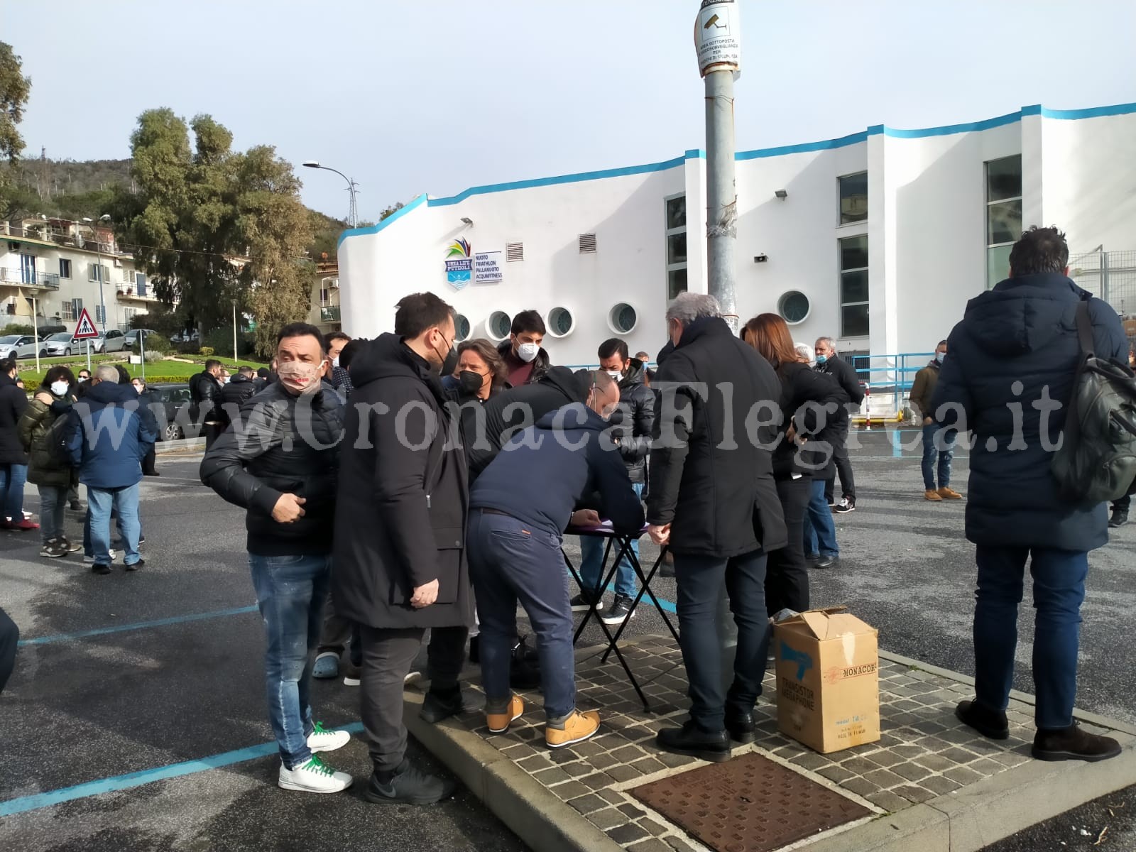 POZZUOLI/ Centinaia di ristoratori in protesta a Lucrino: «Vogliamo lavorare» – LE FOTO