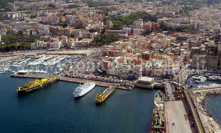 Forte scossa a Pozzuoli, trema mezza città