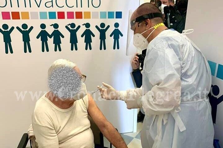 Covid, pochi anziani coperti dalla vaccinazione in Campania: solo l’1,3% nella fascia d’età 60-69 anni