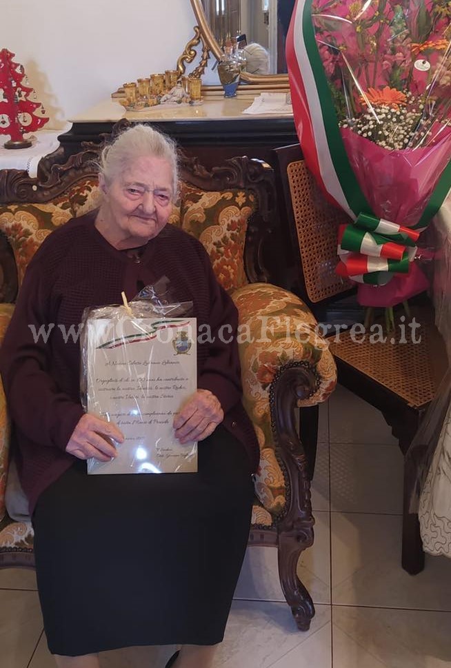 Nonna Celeste compie 100 anni, gli auguri del sindaco di Monte di Procida