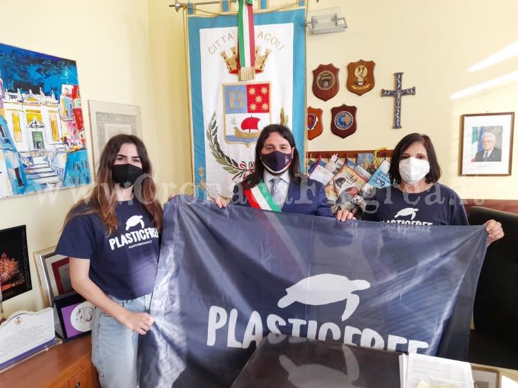 Spiagge, aree verdi e laghi più puliti a Bacoli: intesa tra Comune e associazione Plastic Free