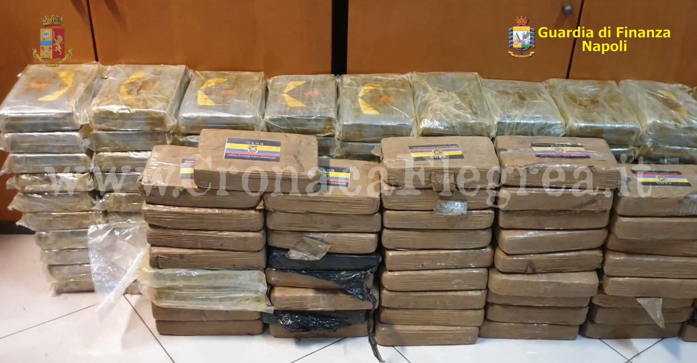 Droga, soldi e armi nascoste in botole sotto il pavimento: 5 arresti tra Licola e Marano