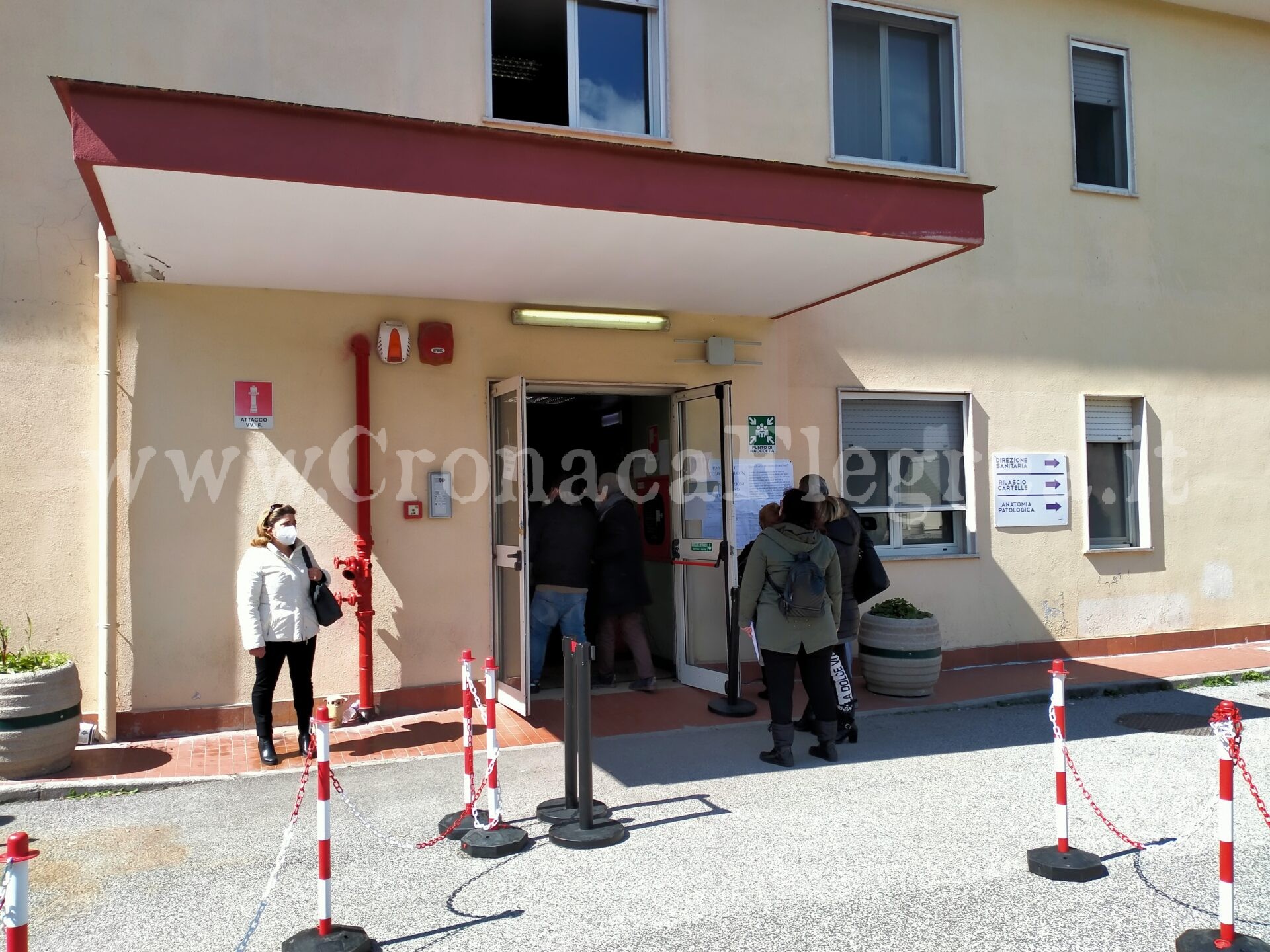 Vaccini, dopo il caos giornata tranquilla e niente file all’ospedale di Pozzuoli