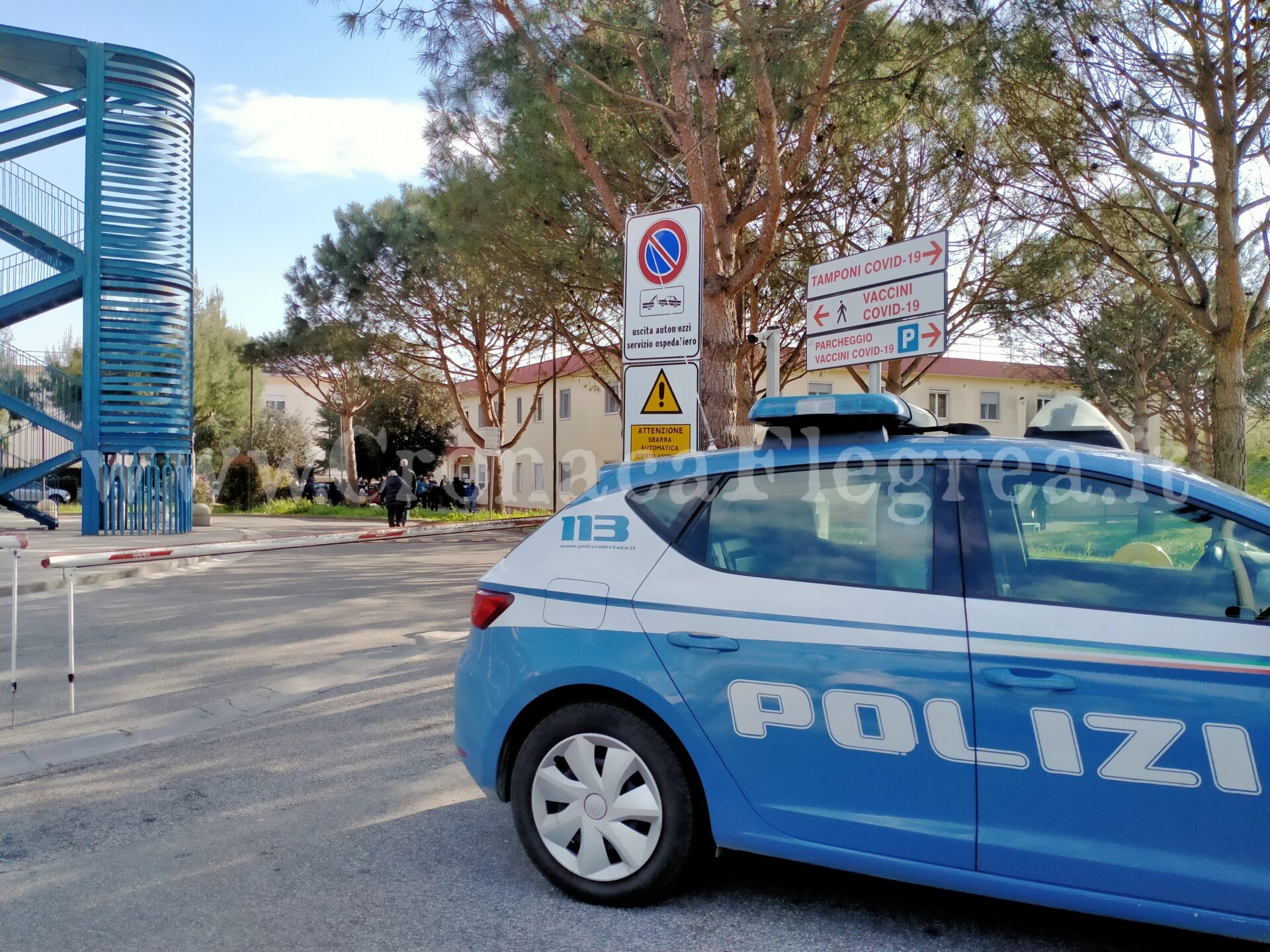 POZZUOLI/ «Grazie ai poliziotti che hanno salvato la vita a quell’uomo davanti a tanta gente»