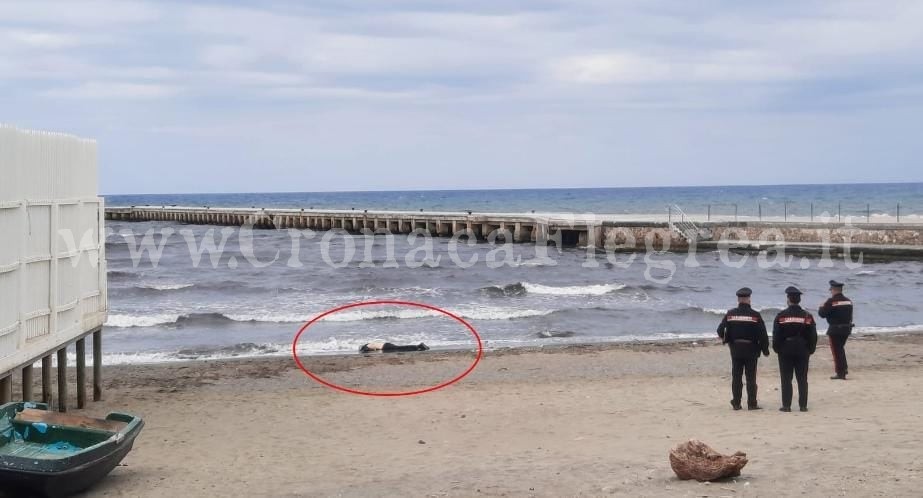 MONTE DI PROCIDA/ Choc a Torregaveta, trovato cadavere sulla spiaggia