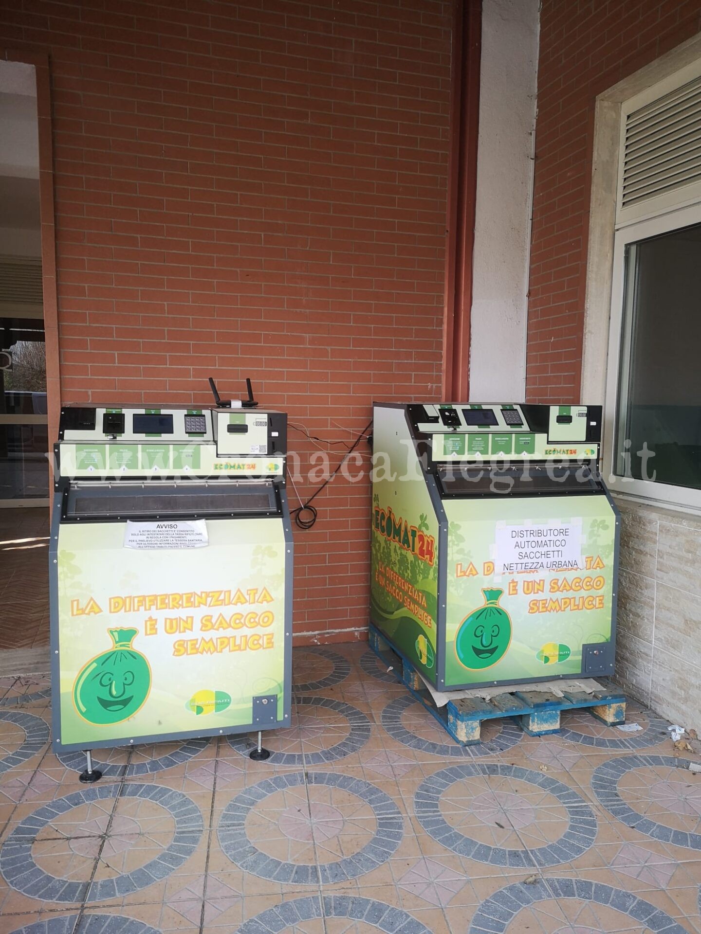 QUARTO/ Nuovo distributore automatico dei sacchetti rifiuti presso la parrocchia Gesù Divin Maestro