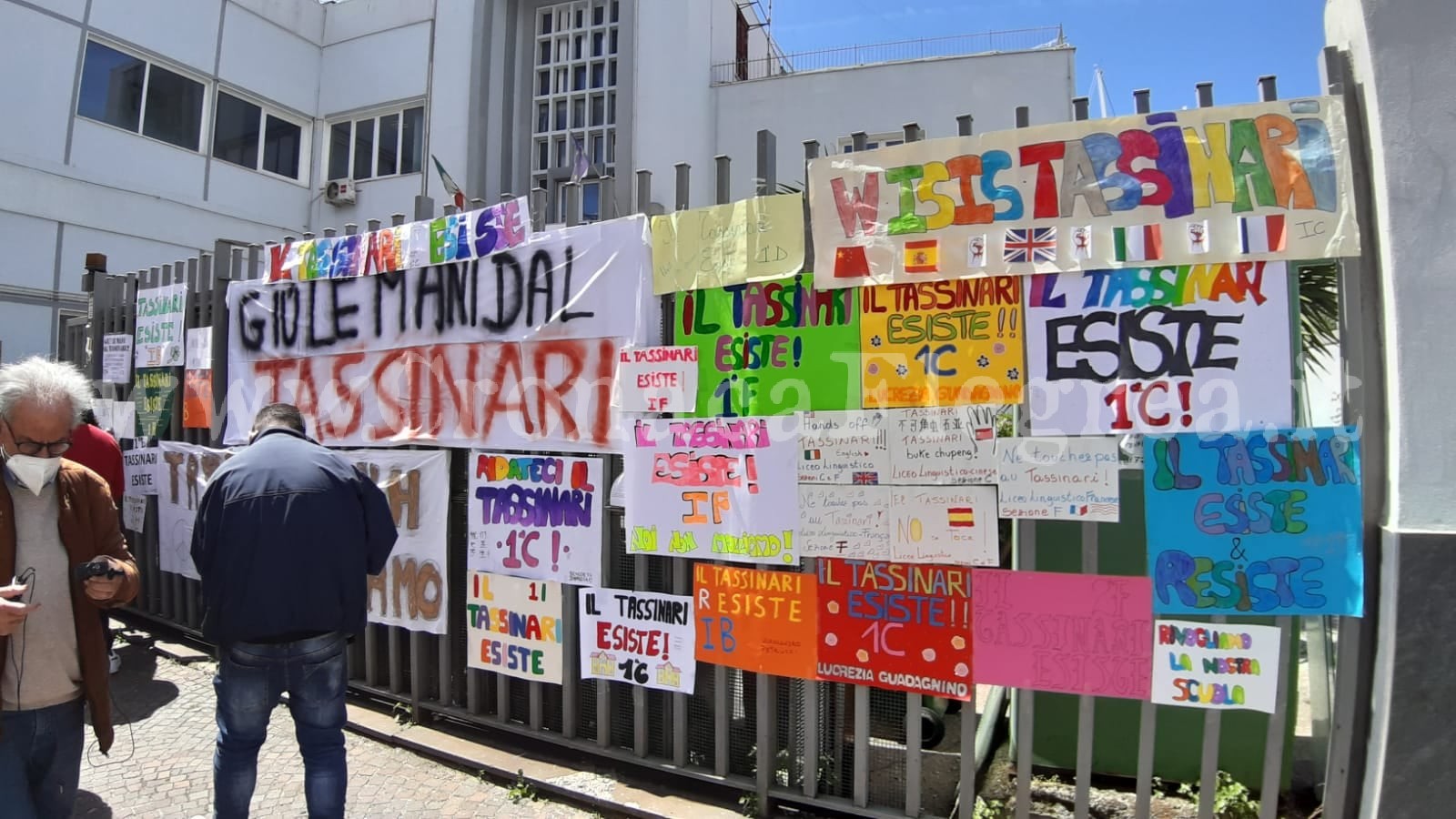 POZZUOLI/ Studenti in protesta: «Il Tassinari esiste, giù le mani dalla nostra scuola»