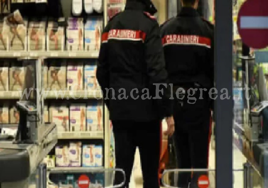 Ladro seriale arrestato a Varcaturo: aveva colpito due supermercati in pochi giorni