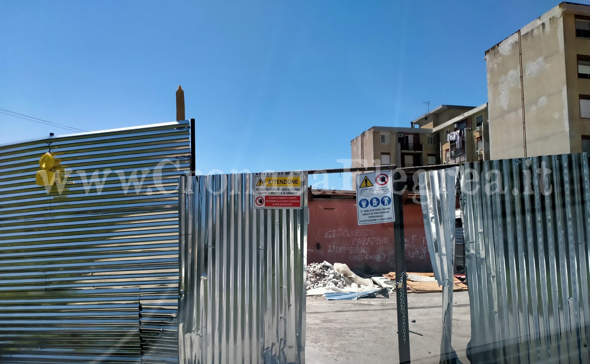 POZZUOLI/ Sventrato l’ingresso del cantiere comunale a Toiano: c’è l’ombra del racket