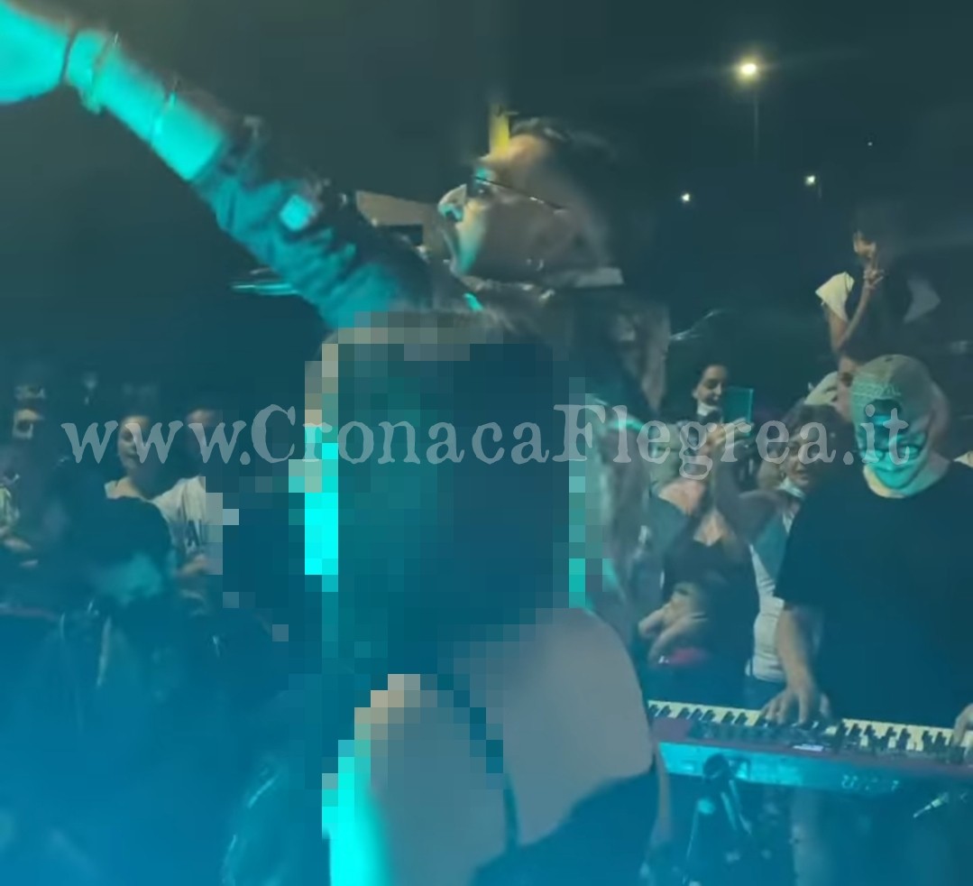 POZZUOLI/ In centinaia nei quartieri per gli show abusivi dei neomelodici – IL VIDEO