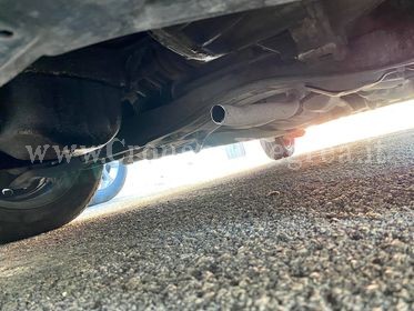 POZZUOLI/ Ladri di marmitte in azione a Monterusciello: auto smantellata nella notte