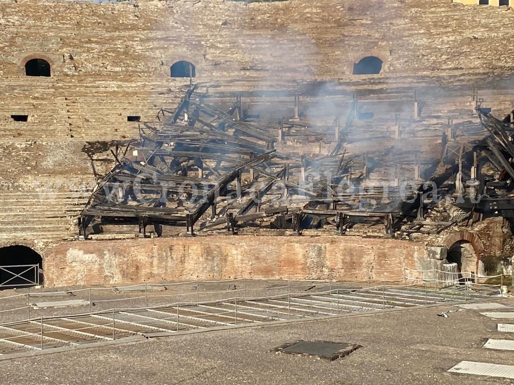 Avviate indagini sull’incendio all’Anfiteatro di Pozzuoli «Uno strappo al cuore» – LE FOTO