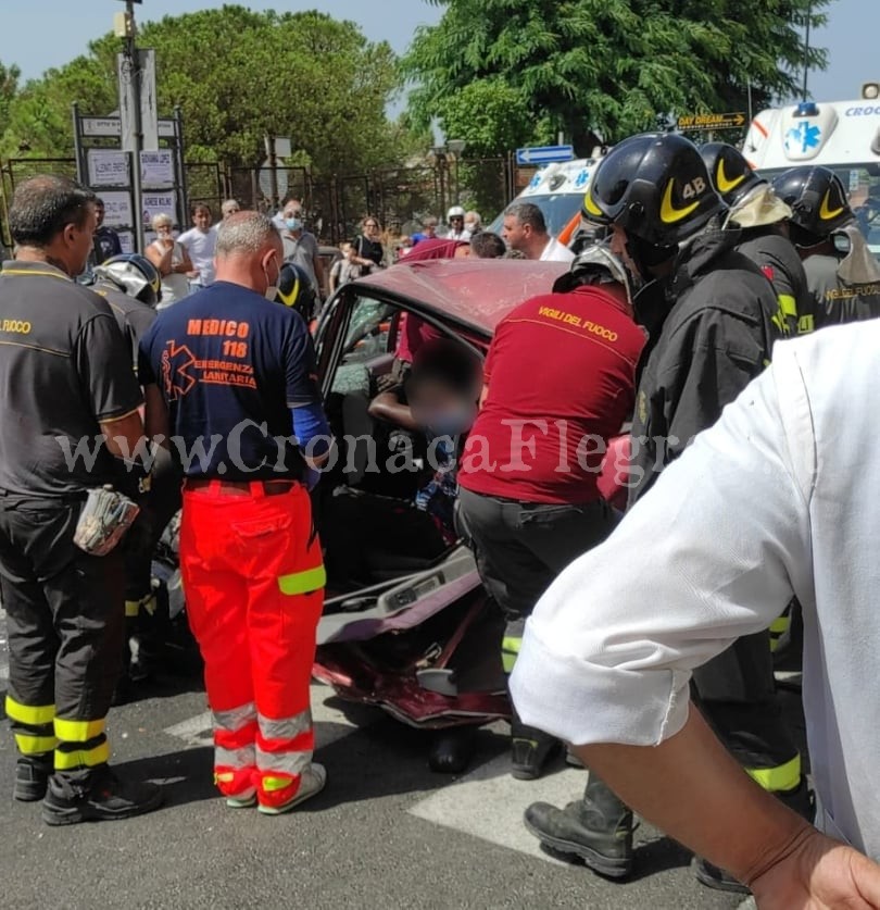 POZZUOLI/ Incidente in via Solfatara: giovane ancora in prognosi riservata, resta in ospedale anche 14enne