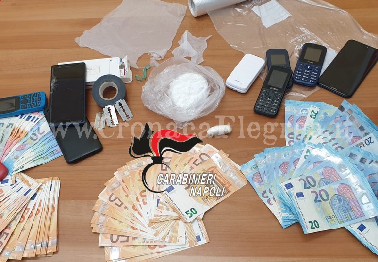 Arrestati 2 pusher: in casa avevano cocaina, telefoni e soldi