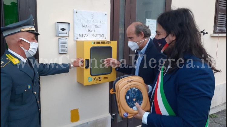 Bacoli ‘città cardioprotetta’: installato un defibrillatore al porto di Baia