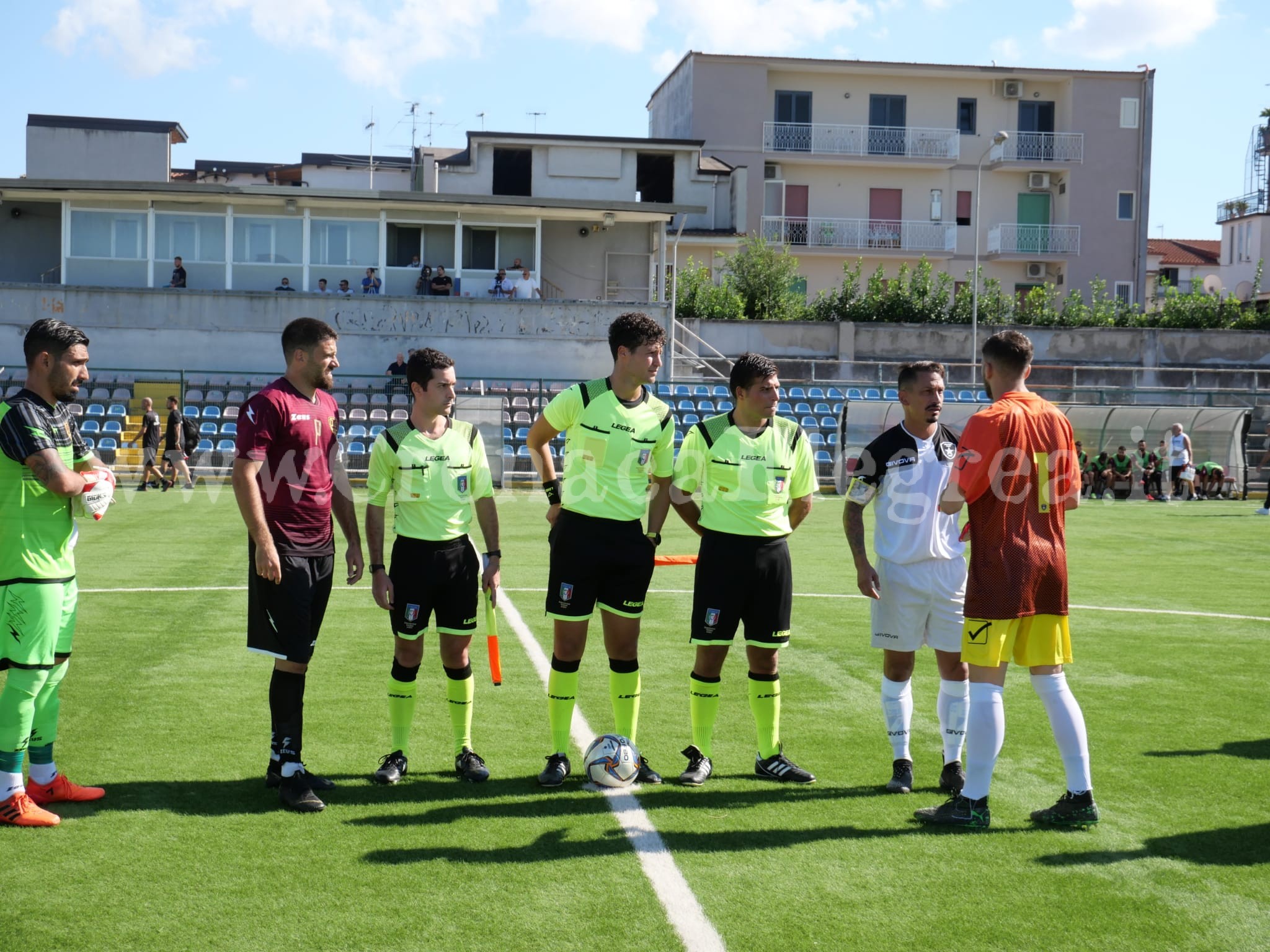 CALCIO/ Il big-match tra Frattese e Puteolana finisce in parità. Tifoso rimane ferito dopo il gol