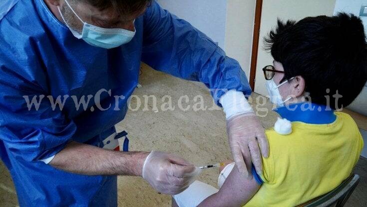 Il camper vaccinale dell’ASL si ferma in 23 scuole: per due giorni anche a Pozzuoli e Monterusciello