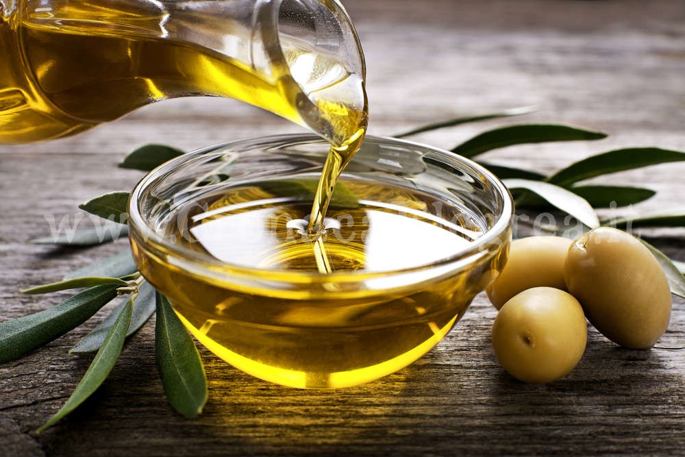 Olio extra vergine d’oliva in cambio di olio esausto: l’iniziativa green del comune di Bacoli