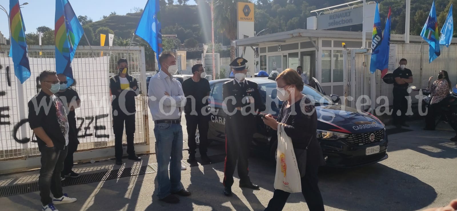 Crisi Renault, terzo giorno di sciopero alla filiale di Pozzuoli – LE FOTO