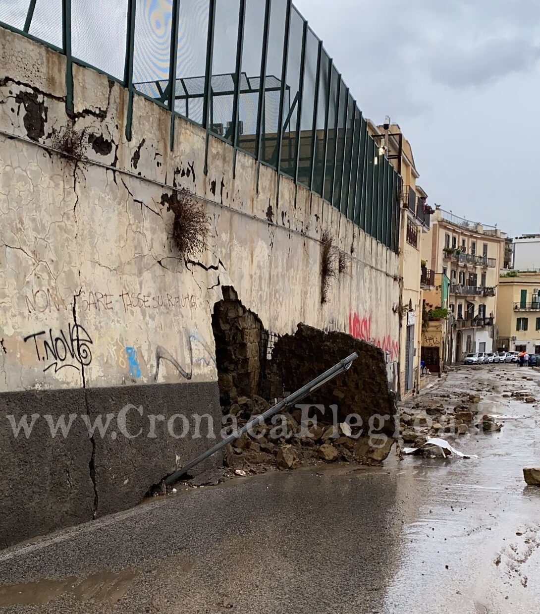 Crollo del muro di cinta: ultimatum del sindaco di Pozzuoli al direttore del carcere femminile