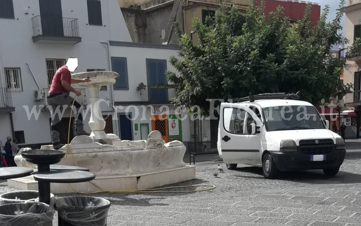 POZZUOLI/ Furgone incaricato dal comune entra in piazza con le targhe coperte – LE FOTO