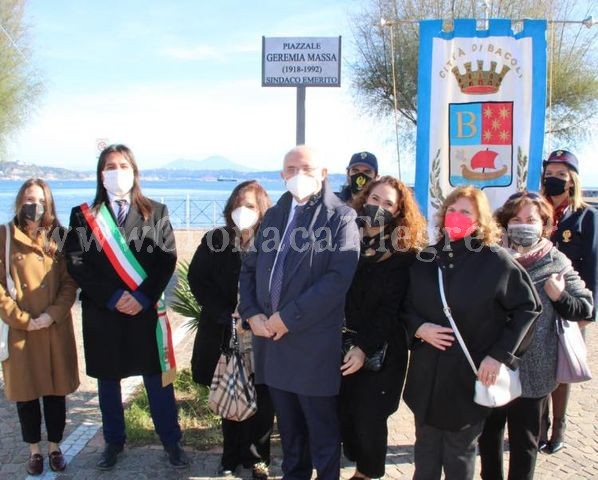 BACOLI/ La piazza sul mare di Marina Grande intitolata alla memoria del sindaco emerito Geremia Massa
