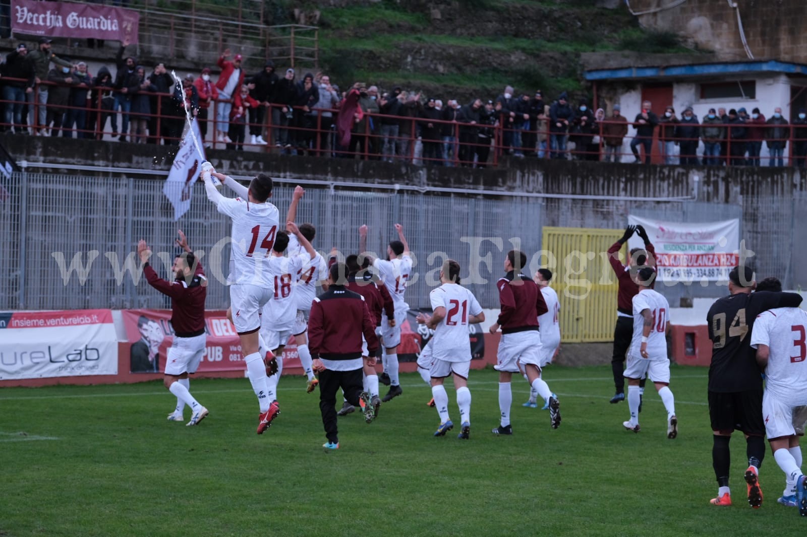 Puteolana a valanga sull’Ercolanese. Follia dei tifosi ospiti: invasione e aggressione al mister granata – LE FOTO