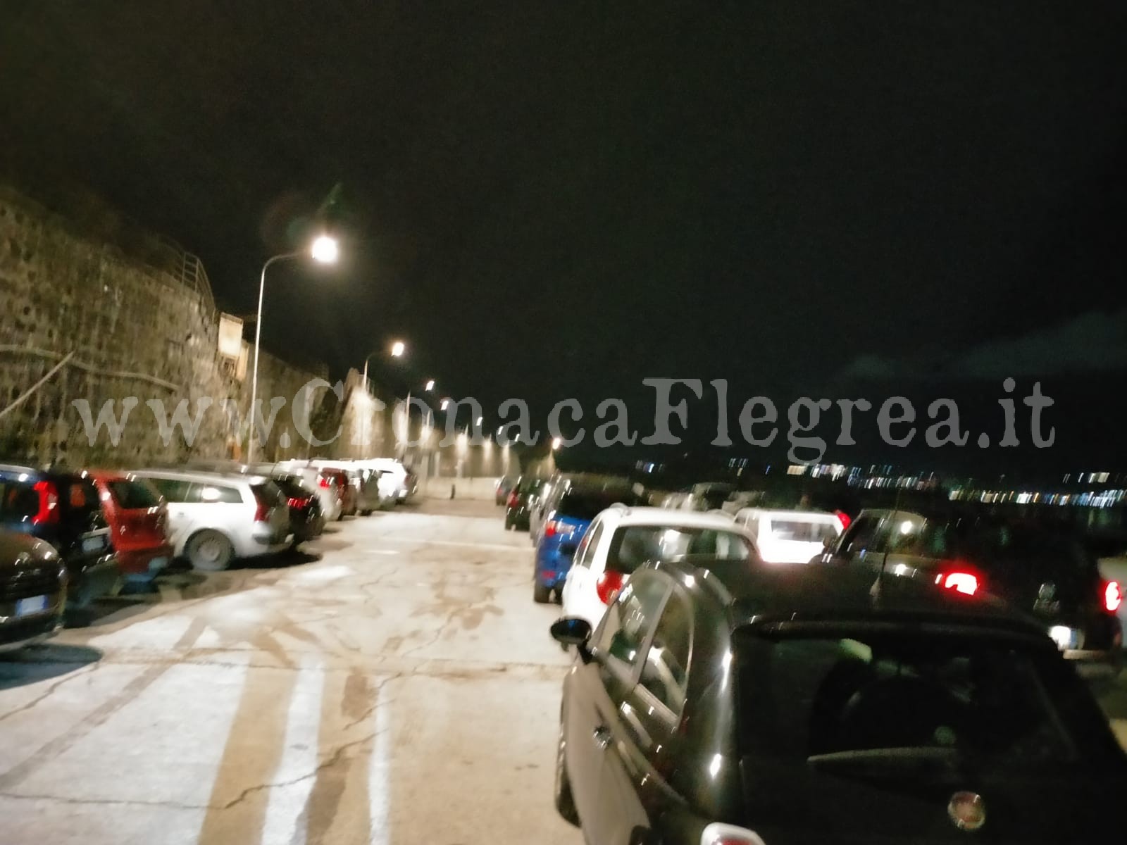 POZZUOLI/ Mancano gli addetti alla sosta: caos al parcheggio Caligoliano