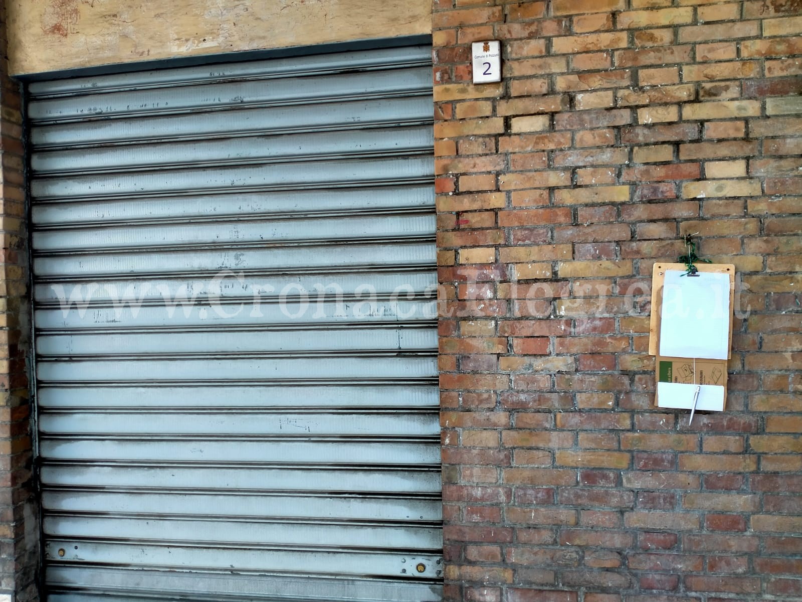 POZZUOLI/ Ufficio postale di Licola allo sfascio: chiuso senza avviso e sportello perennemente out