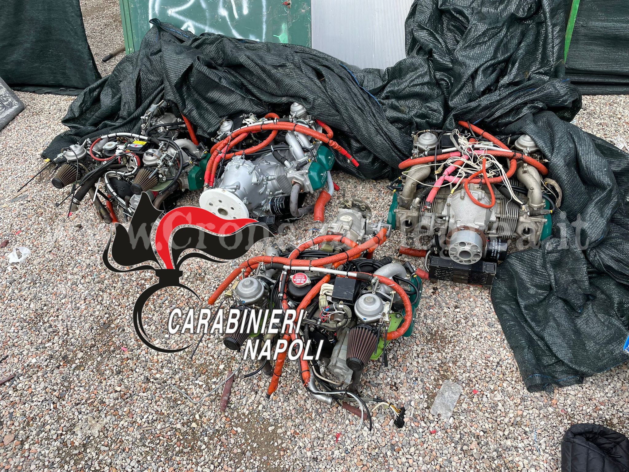 Campi rom al setaccio, trovati 4 motori di aerei rubati e sequestrati 47 veicoli