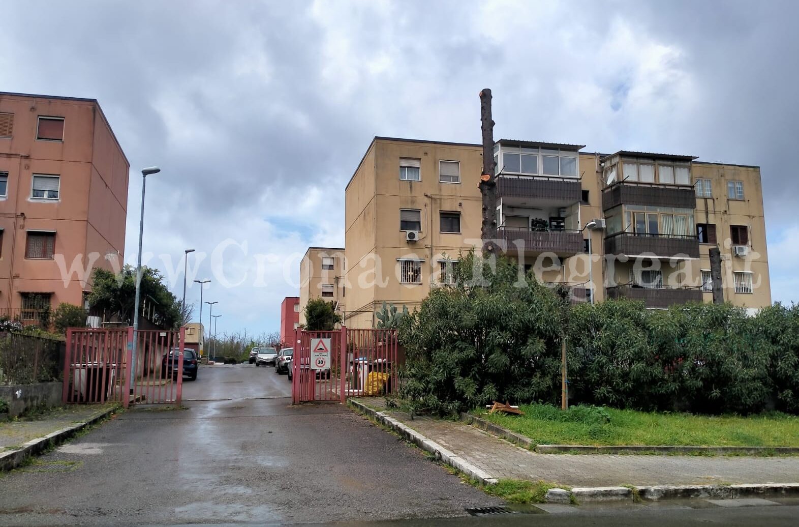 POZZUOLI/ Nuova «stesa» di camorra a Monterusciello: è scontro per le piazze di spaccio – LE FOTO