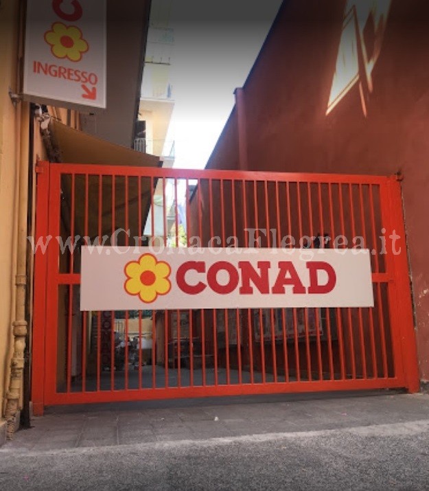 POZZUOLI/ Terrore a via Napoli: rapina a mano armata al supermercato Conad