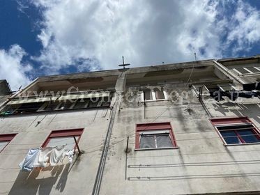 SOS da Monterusciello: «I palazzi popolari stanno cadendo a pezzi» – LE FOTO