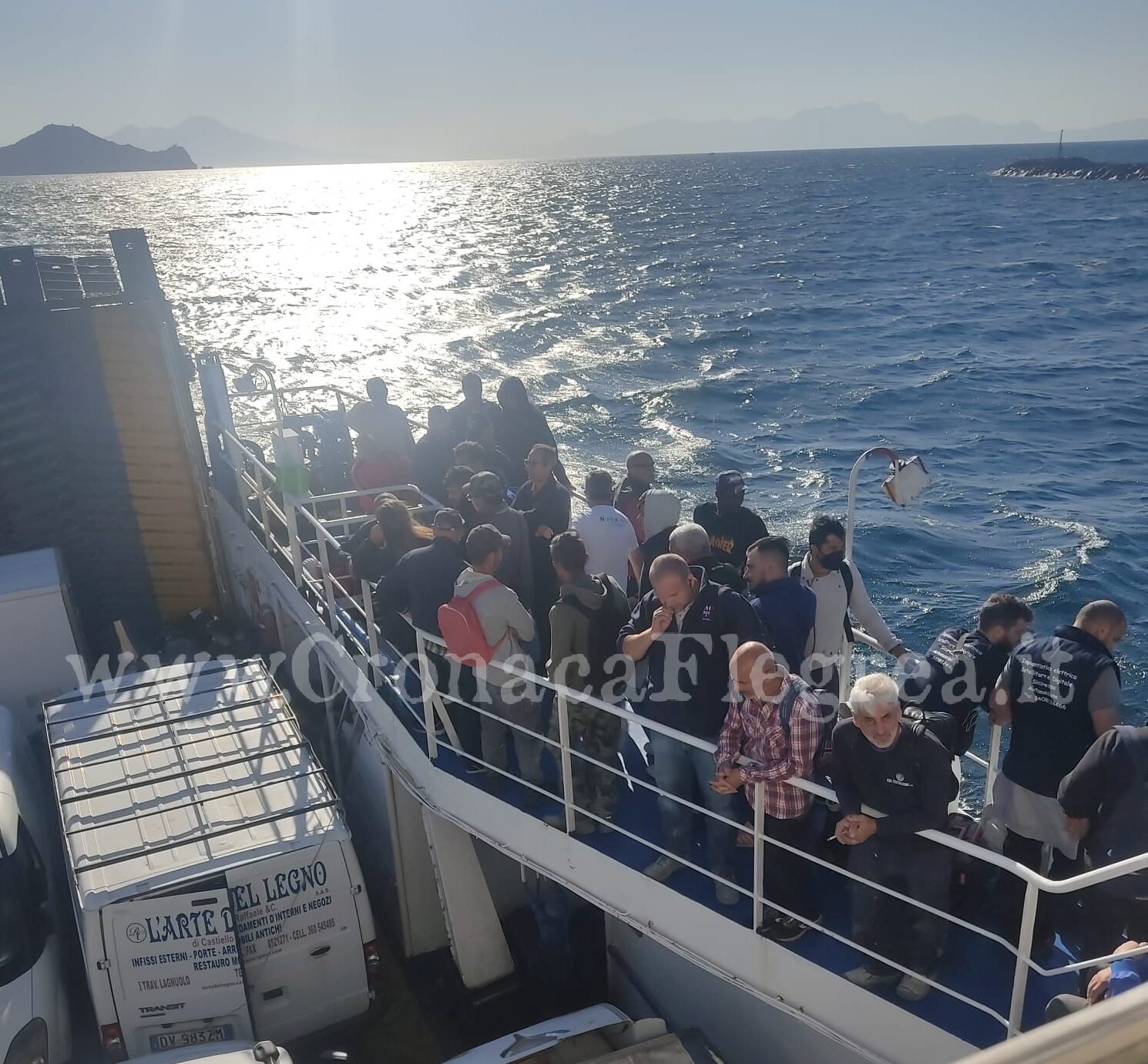 «Procida Capitale: ecco come i turisti-sardine viaggiano da e per Pozzuoli»