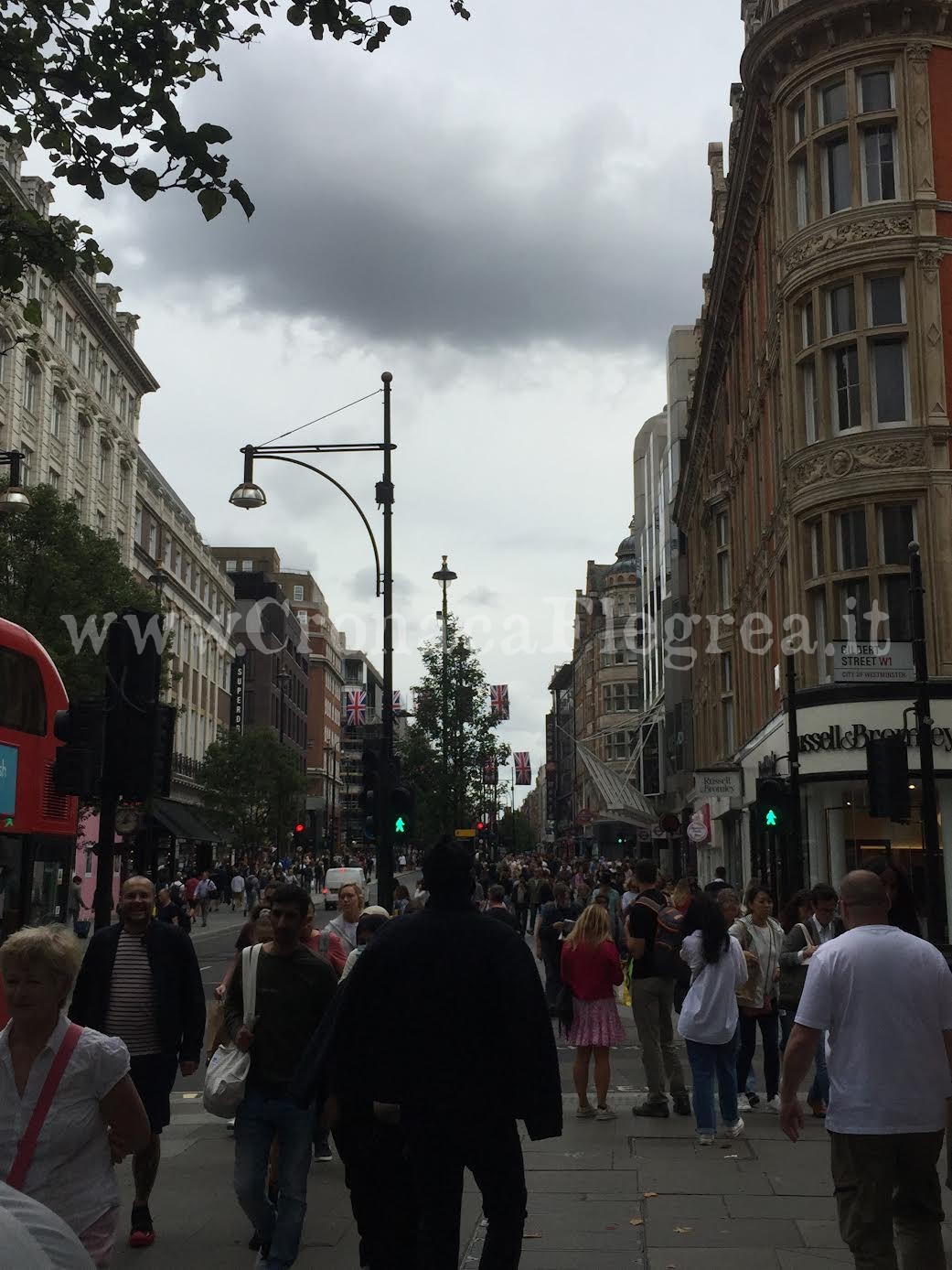 Una cittadina flegrea a Londra: «Vi racconto dove fare shopping»