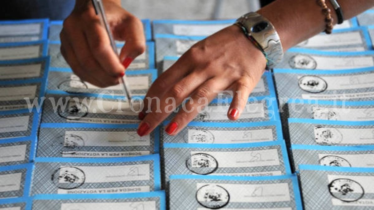 Voto in cambio di 50 euro a Pozzuoli: 7 denunciati, sui loro smartphone le foto della preferenza a Ismeno