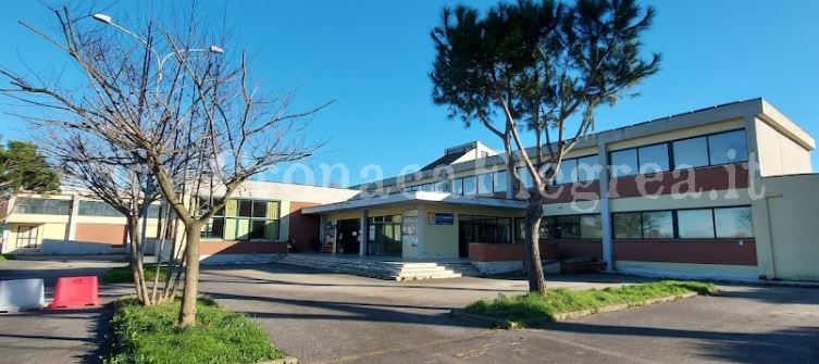 Dispersione scolastica: denunciati 17 genitori a Varcaturo, i figli mai andati a scuola