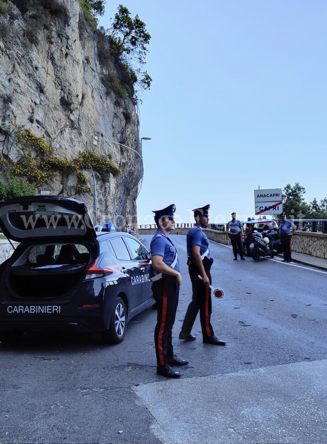 Estate sicura a Capri, controllate 190 persone: trovata droga nello zaino di 3 giovani