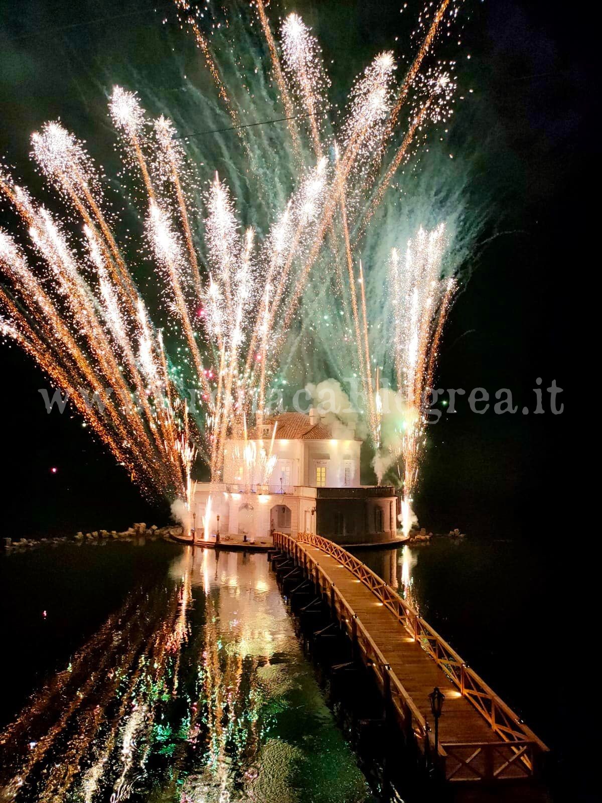 Spettacoli, stand e fuochi d’artificio: oltre 1000 persone al taglio del nastro del ponte della Casina Vanvitelliana
