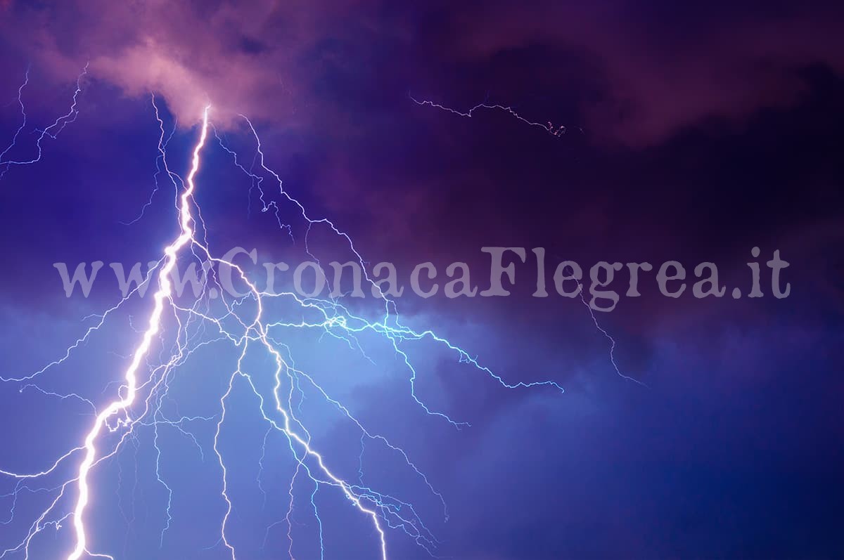 CAMPI FLEGREI/ Temporali, fulmini e grandine: nuova allerta meteo
