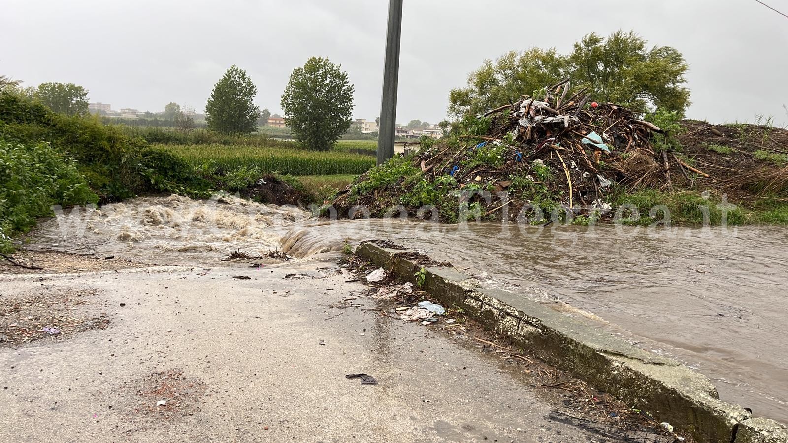 POZZUOLI/ E’ straripato l’Alveo dei Camaldoli, allagamenti nella Piana di Licola – LE FOTO