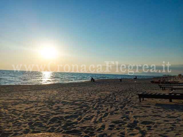 Piazza di spaccio di cocaina sulla spiaggia di Varcaturo: arrestato 30enne