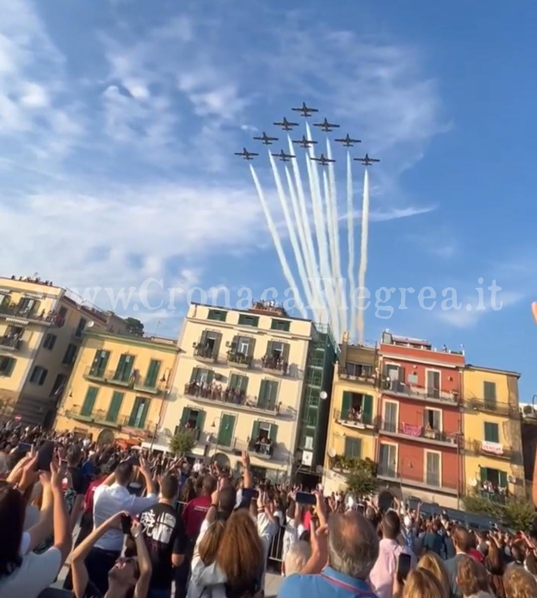 A Pozzuoli nuovo spettacolo delle Frecce Tricolori nell’anno del centenario dell’Aeronautica militare