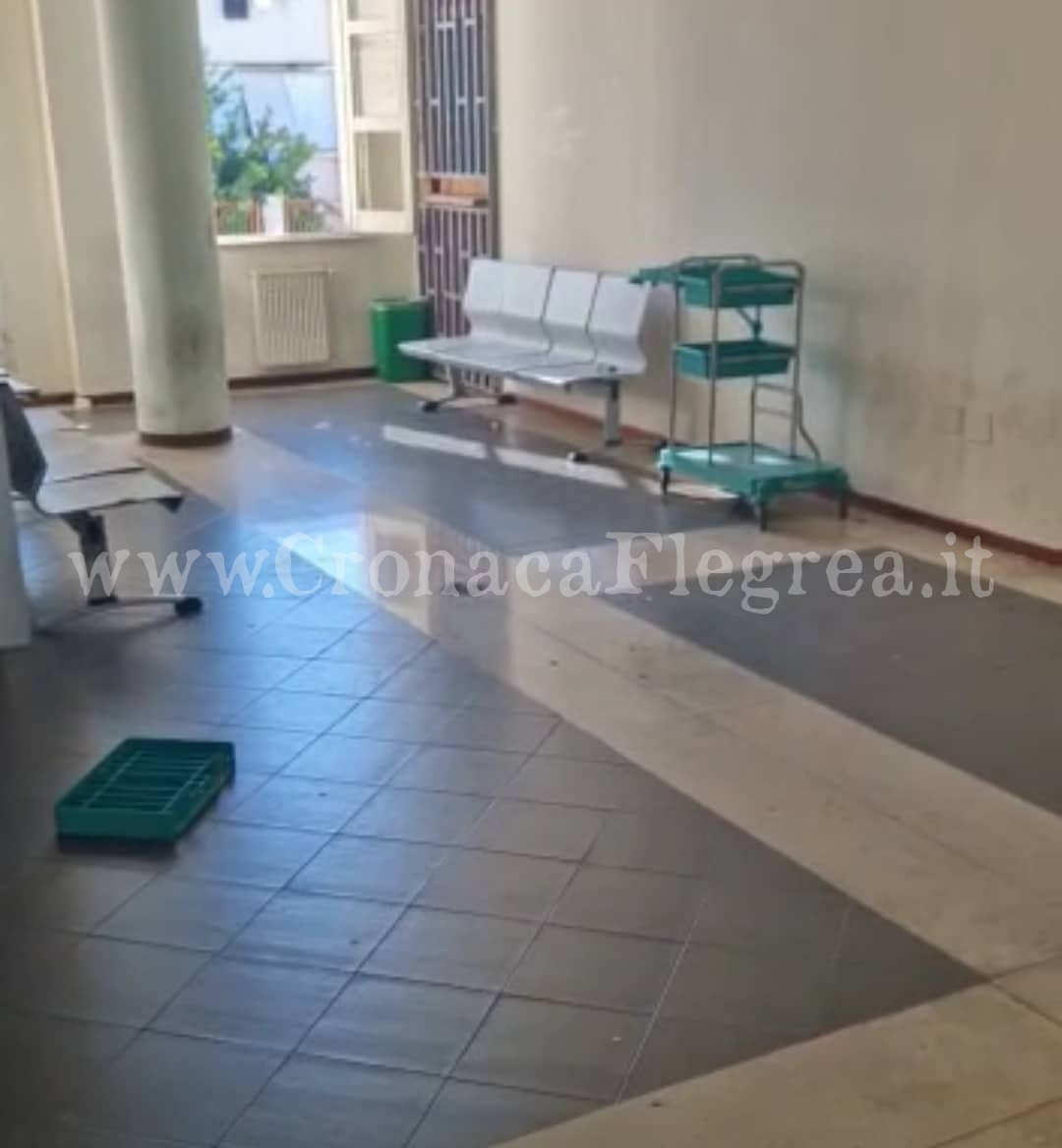 POZZUOLI/ Uffici della Guardia Medica di Monterusciello nel degrado – IL VIDEO DENUNCIA